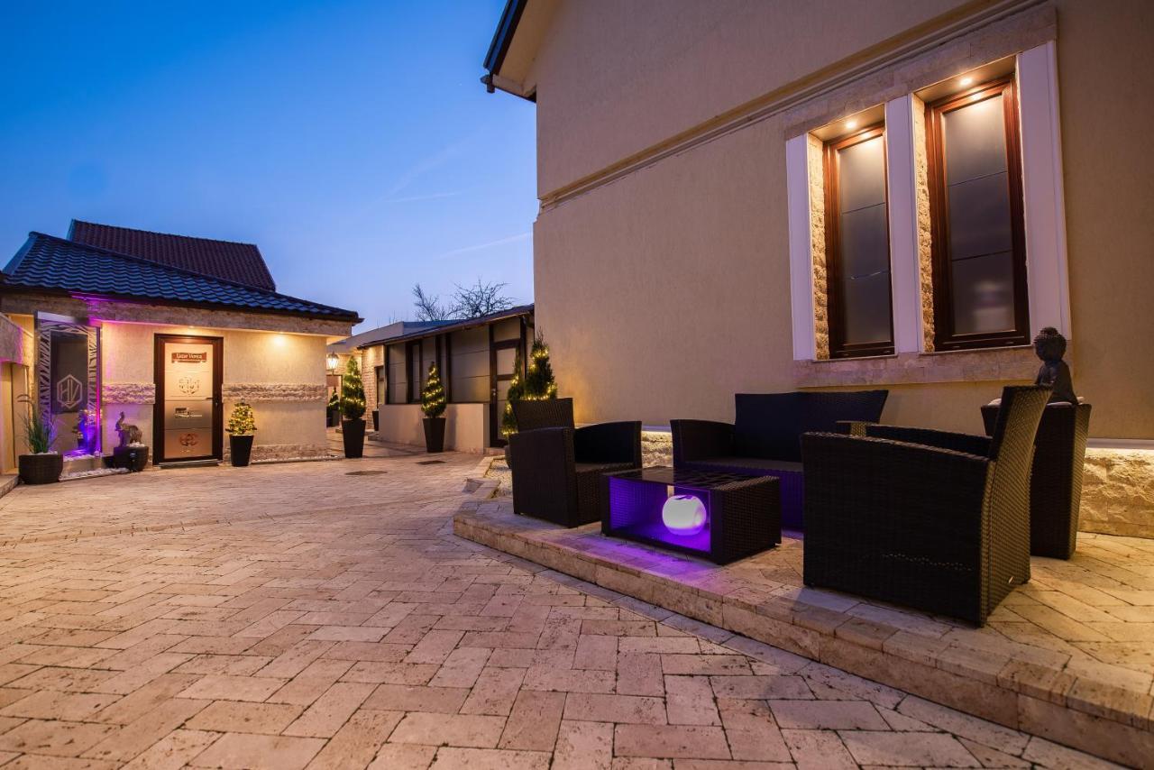 H & V Residence - Bungalow Apartment Arad Exteriör bild