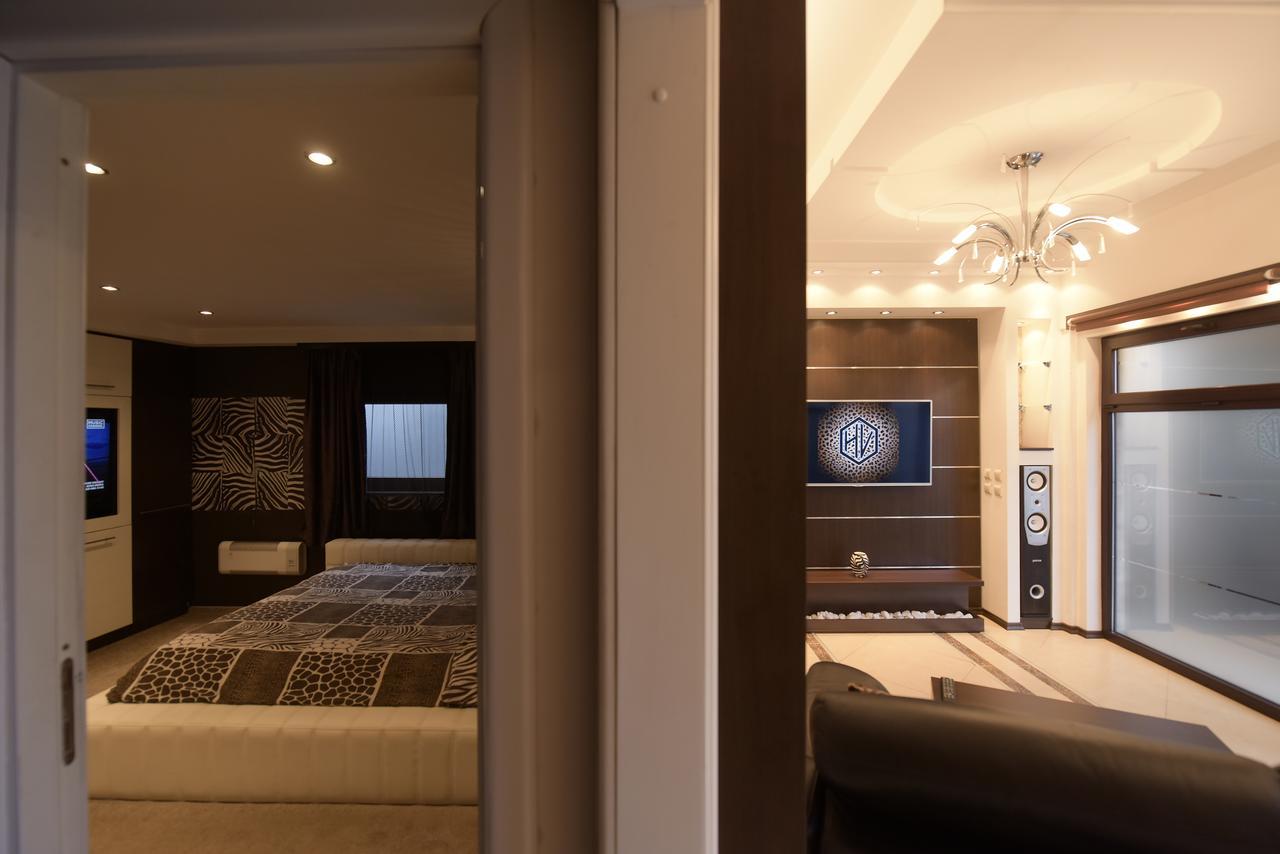H & V Residence - Bungalow Apartment Arad Exteriör bild