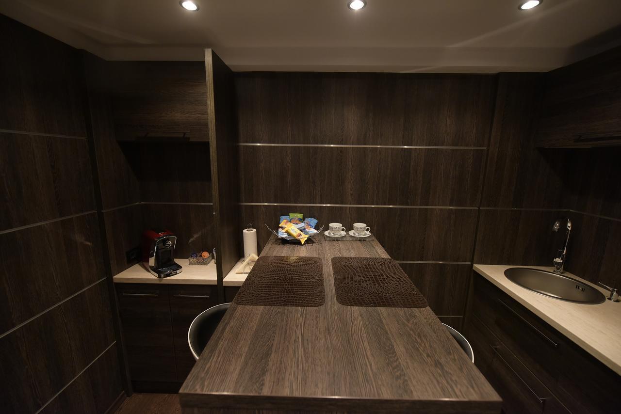 H & V Residence - Bungalow Apartment Arad Exteriör bild