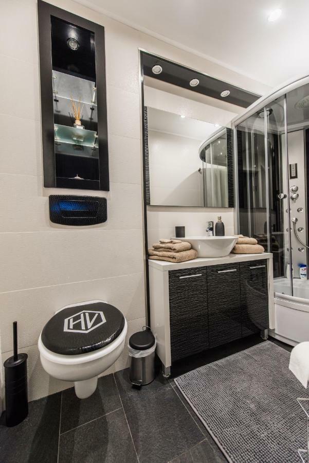 H & V Residence - Bungalow Apartment Arad Exteriör bild